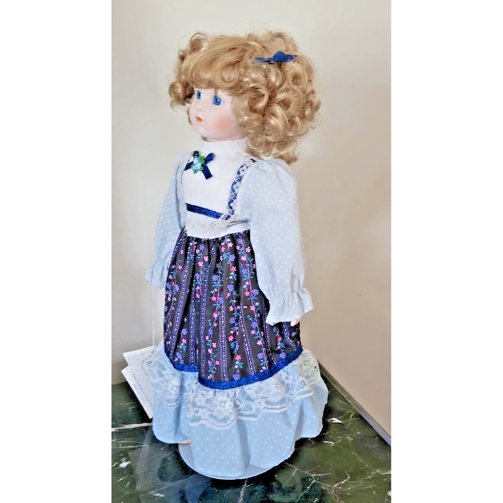 Vintage 1988 Heritage Mint LTD "Allison " 15 " Collection Doll With Tag No Stand